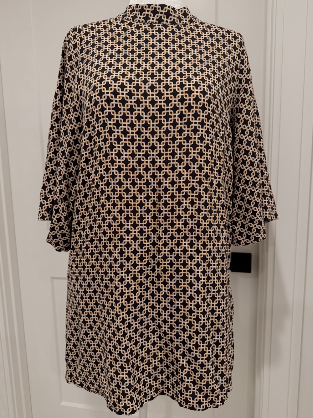 H&M Black and Cream Geometric Long Sleeve Shift Dress
